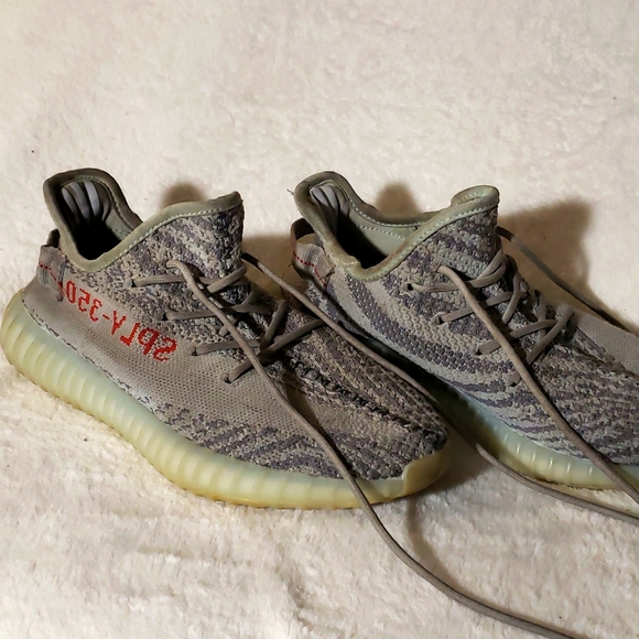 Yeezy boost by Adidas size 350 v2 Zebra used gently